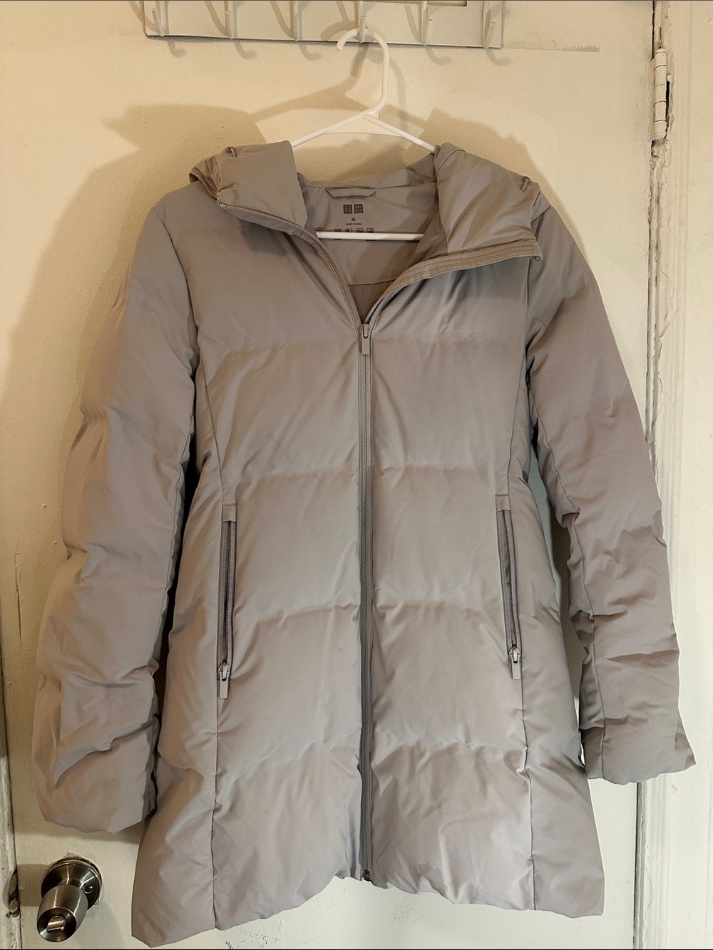 Uniqlo Women's Light Gray Hooded Puffer Coat XS